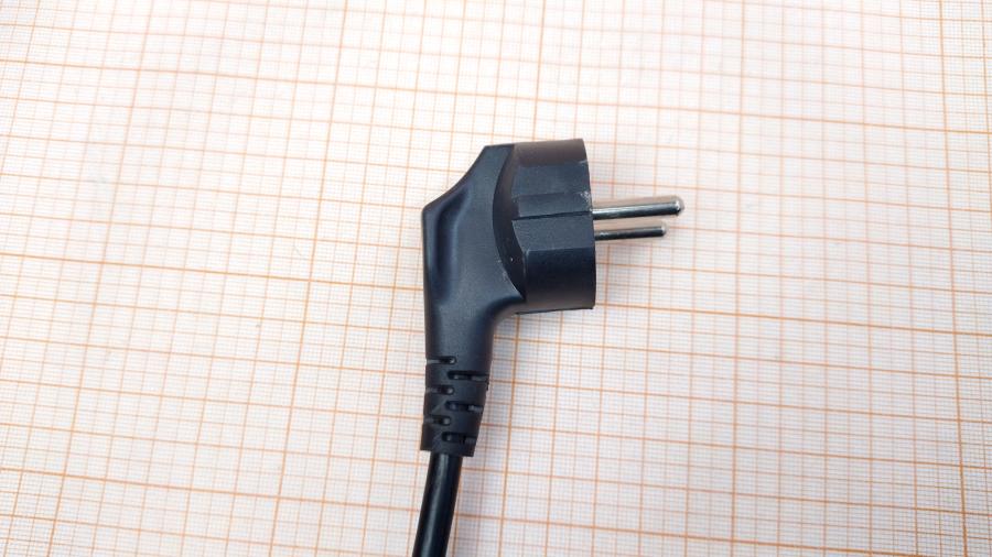 098-172-001 Кабель питания CEE7/7  CEE7/7 Угловой - IEC-C13 Угловой  3×0.75mm2 1.5m #4