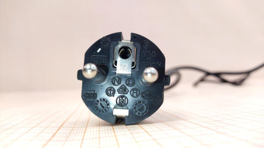 098-175-001 Кабель питания CEE7/7   CEE7/7 - IEC-C13 3×0.75mm2 1.9m #5