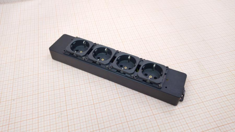 119-017-002 Блок силовых розеток Robertson SERIES 750/760 #1