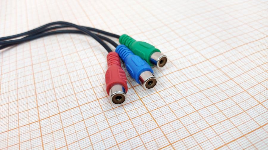 098-232-001 RCA video cable  MiniJack 3.5 (M)  - 3xRCA (F) 0.2M #3
