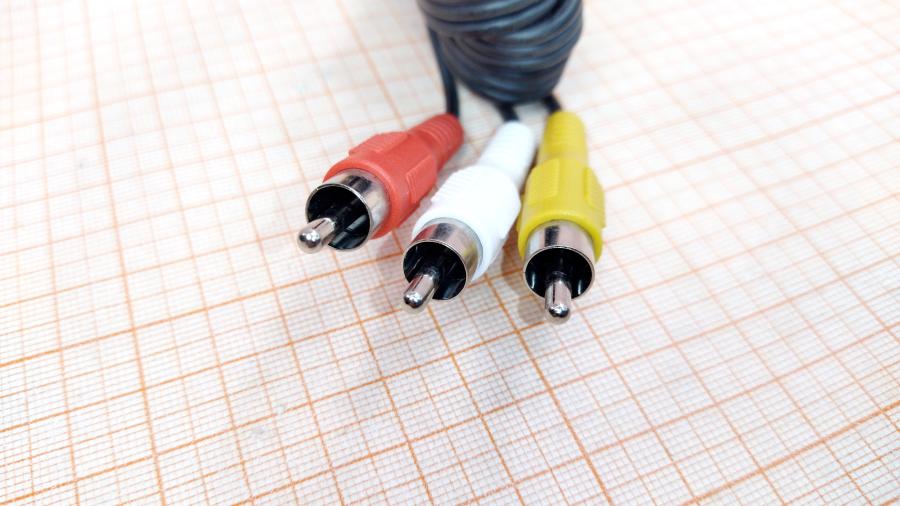 217-070-001 RCA video cable  1.2m/2x3RCA #4