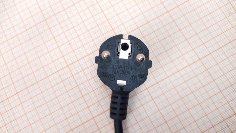 217-237-001 Кабель питания CEE7/7  CEE7/7 Угловой - IEC-C13 3G×0.75мм² 1.8M #3