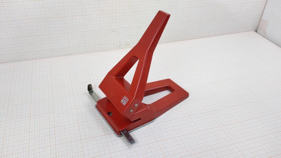 219-033-001 Дырокол SAX 608 #1