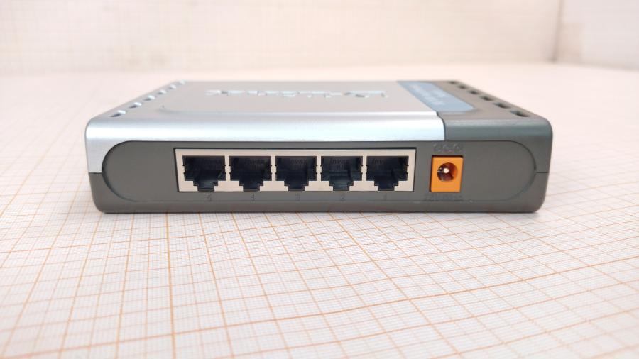 219-028-002 Коммутатор неуправляемый D-LINK DES-1005D #6