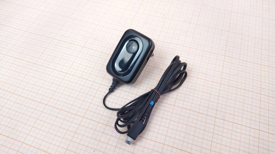 218-054-001 СЗУ для мобильных устройств Motorola DCH3-05EU-0300 #1