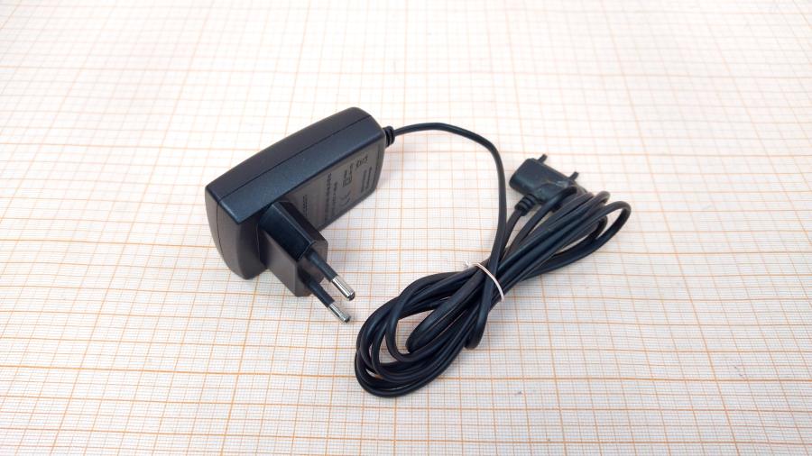 218-057-001 СЗУ для мобильных устройств Sony Ericsson CST-60 #1