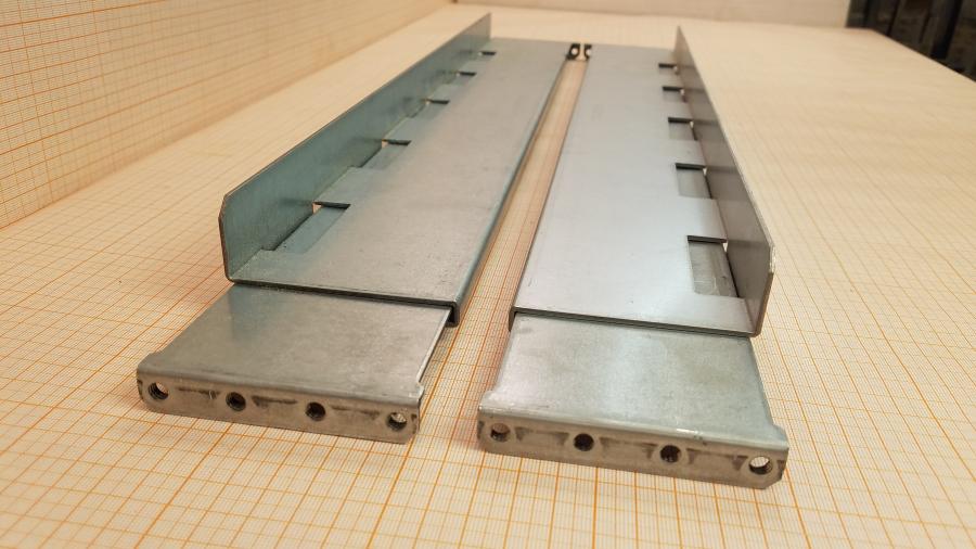 195-228-001 Комплект рельс в стойку EATON 9RK #6