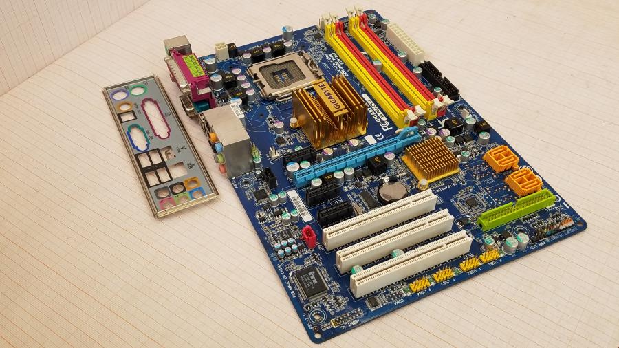 219-204-002 MB LGA 775 GIGABYTE GA-P35-DS3L #1