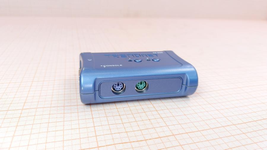 223-054-001 Свитч KVM TRENDnet TK-205 #1