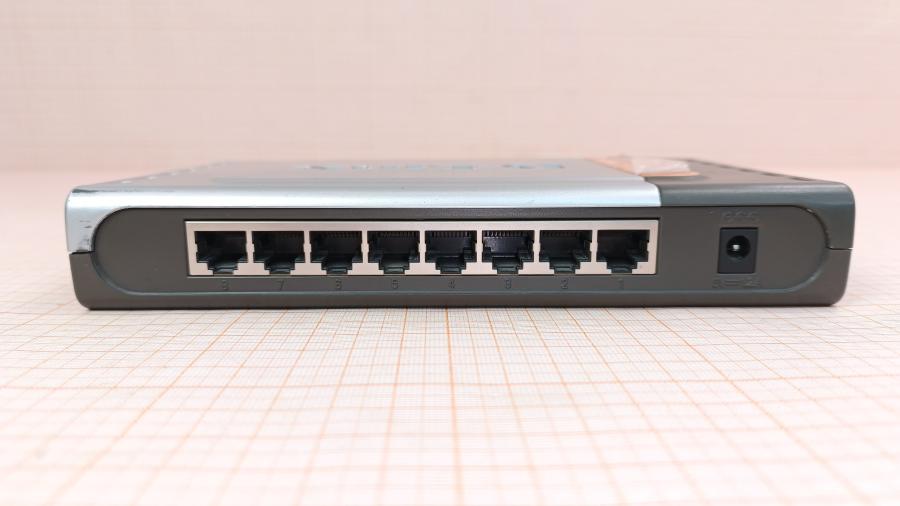 223-061-001 Коммутатор неуправляемый D-LINK DES-1008D/H7 #6