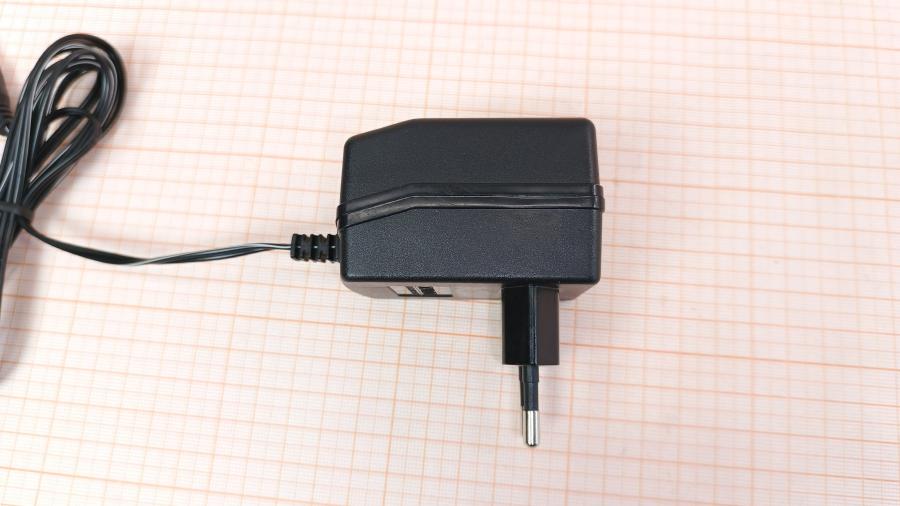 223-113-001 СЗУ для мобильных устройств  STURM XR-DC150400A #4