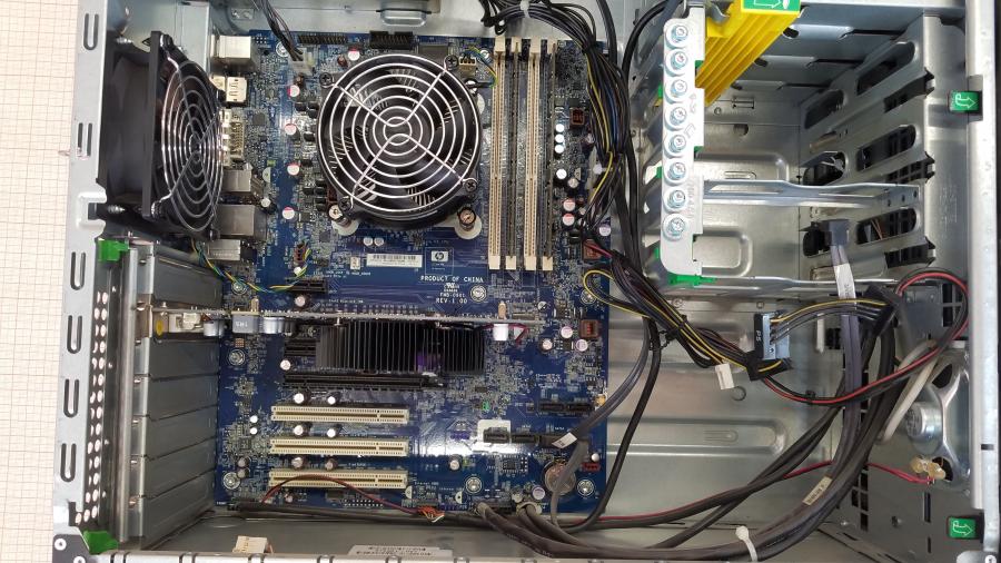 225-004-001 Системный блок HP Z200 #11