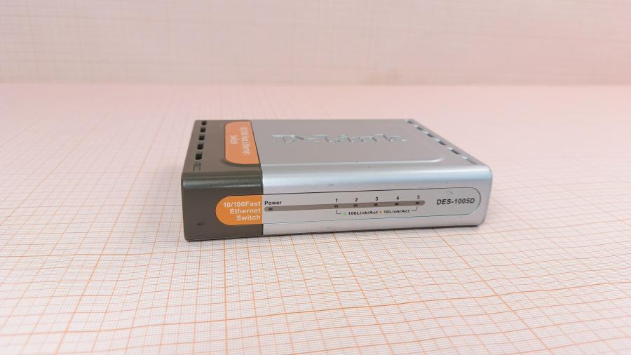226-031-001 Коммутатор неуправляемый D-LINK DES-1005D #1