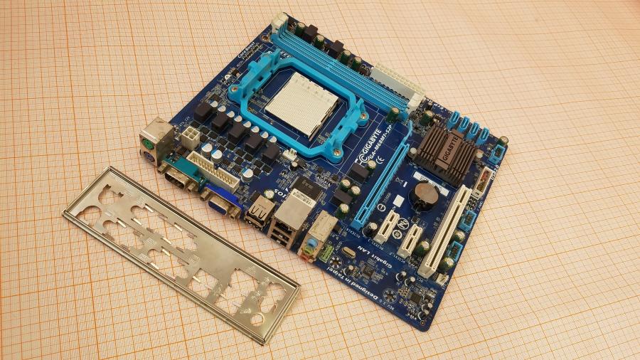 219-267-001 MB Socket AM3 GIGABYTE GA-M68MT-S2P+ #1