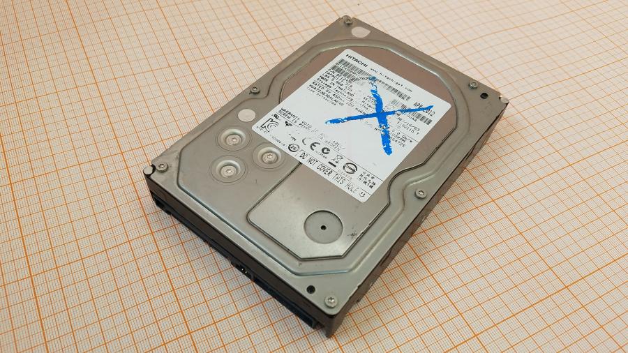 218-260-001 HDD 3.5" SATA HITACHI HUA723030ALA640 #1