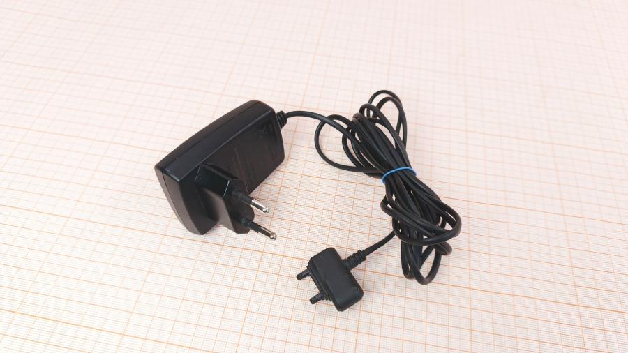 226-045-001 СЗУ для мобильных устройств Sony Ericsson CST-60 #1