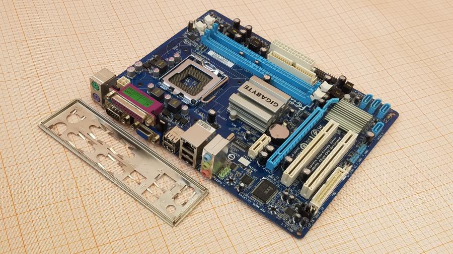 223-135-004 MB LGA 775 GIGABYTE GA-G41M-ES2L #1