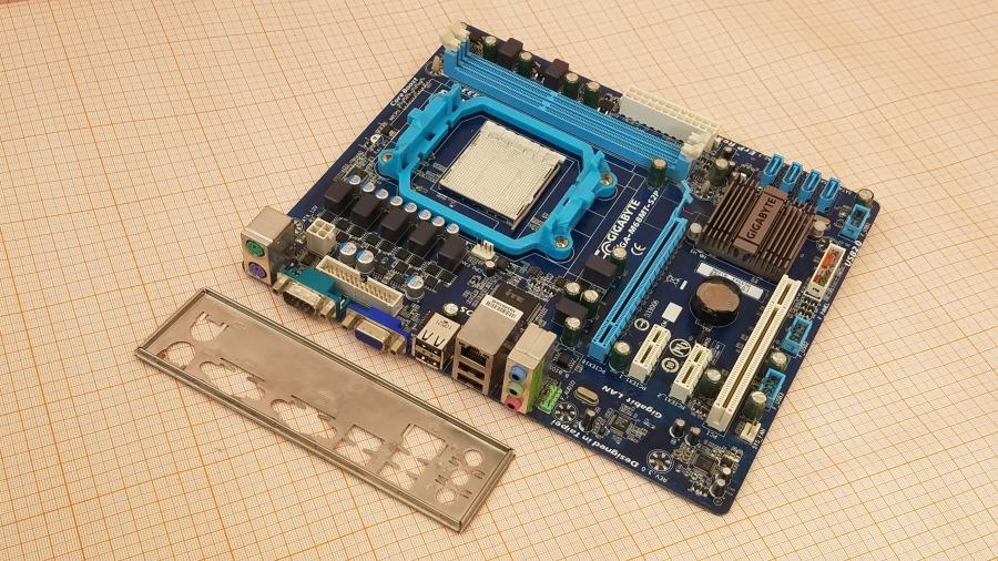 223-163-001 MB Socket AM3 GIGABYTE GA-M68MT-S2P+ #1