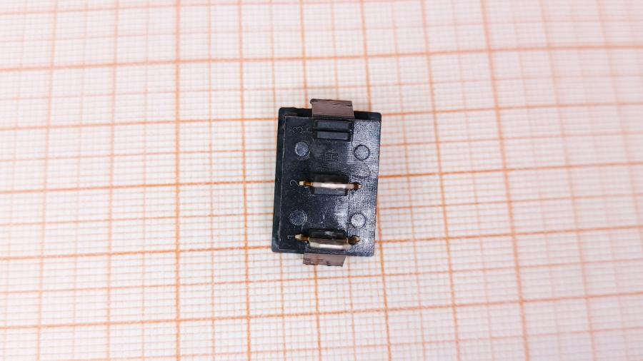 121-075-001 Переключатель перекидной  HONGJU 6A 250V 2C #7