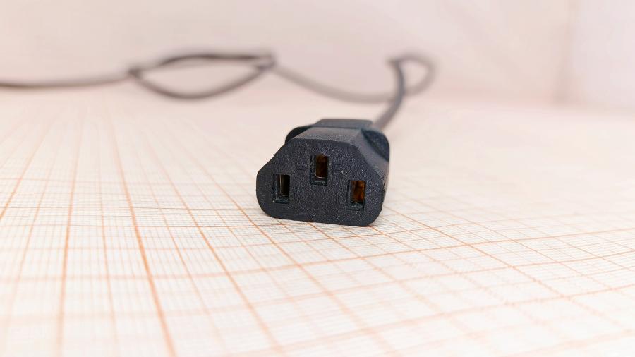 223-406-001 Кабель питания CEE7/7   CEE7/7 Угловой - IEC-C13 3G×0.5мм² 1.8M #5