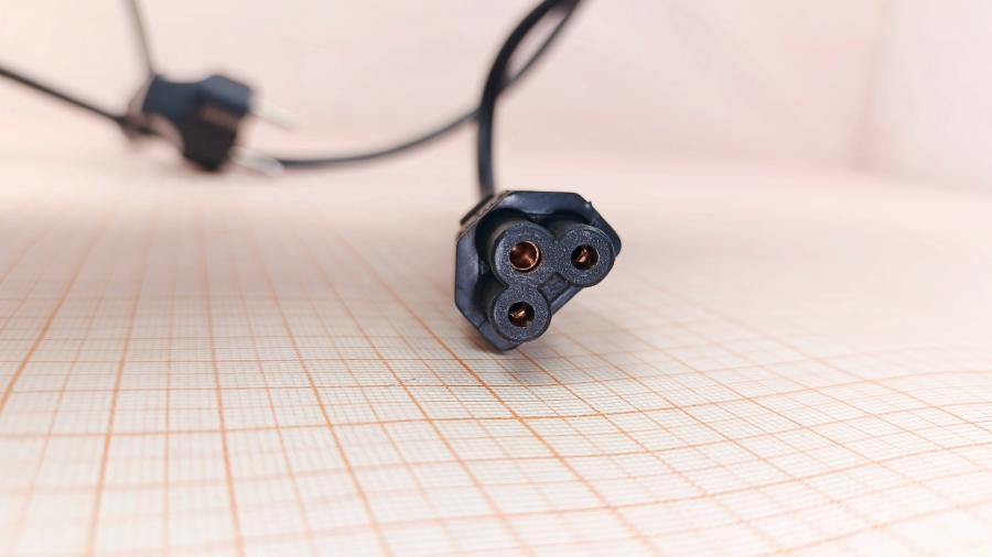 218-282-001 Кабель питания CEE7/7  CEE7/7 Угловой - IEC-C5 3G×0.75мм² 1.8M #5