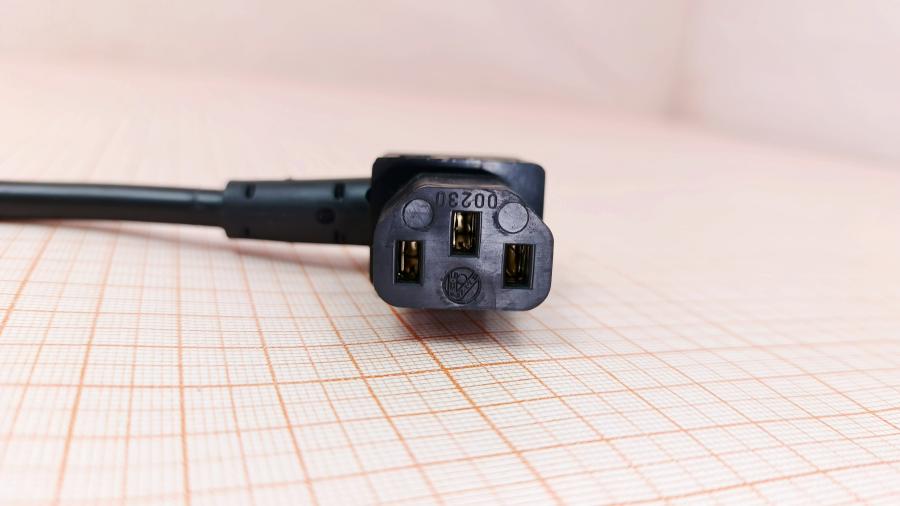 218-292-001 Кабель питания CEE7/7  CEE7/7 Угловой - IEC-C13 Угловой  3G×1.0мм² 1.7M #5