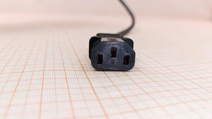 229-033-001 Кабель питания CEE7/7  CEE7/7 Угловой - IEC-C13 3G×0.75мм² 1.8M #5