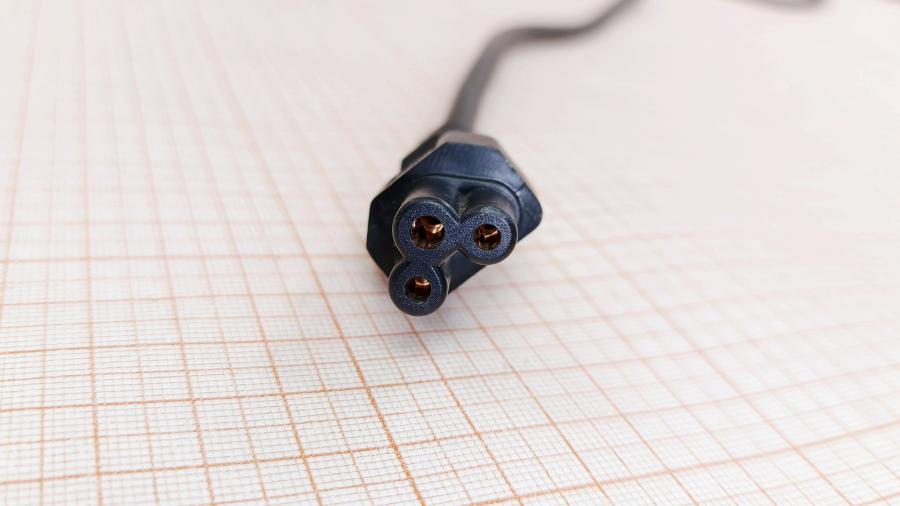 120-141-001 Кабель питания CEE7/7  CEE7/7 Угловой - IEC-C5 3G×0.75мм² 1.5M #5