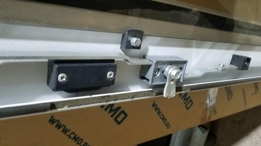 215-091-001 Дверь  45U 2016×520×20 мм #10