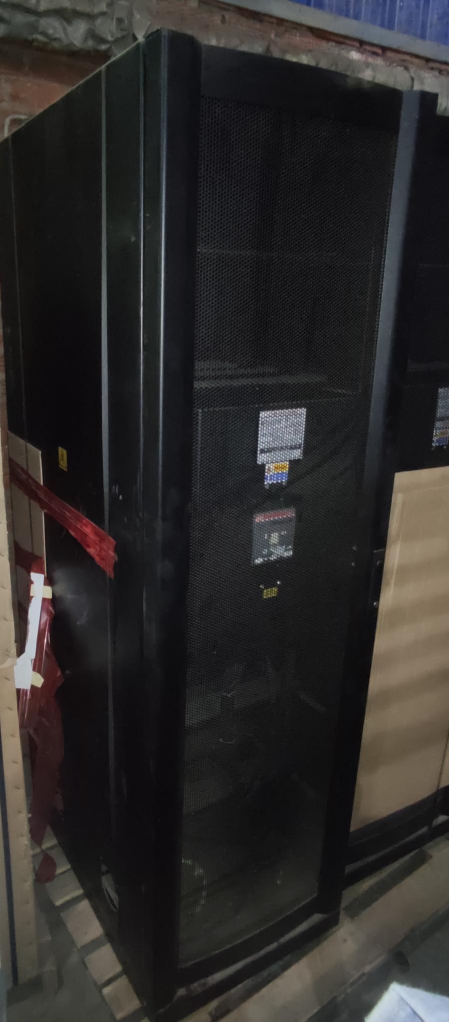 192-023-001 Шкаф для аккумуляторных батарей APC Symmetra PX-XR 80kW SLB80XRL #1