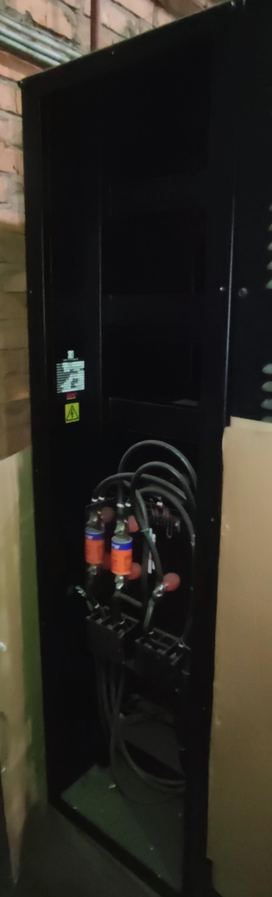 192-023-001 Шкаф для аккумуляторных батарей APC Symmetra PX-XR 80kW SLB80XRL #10