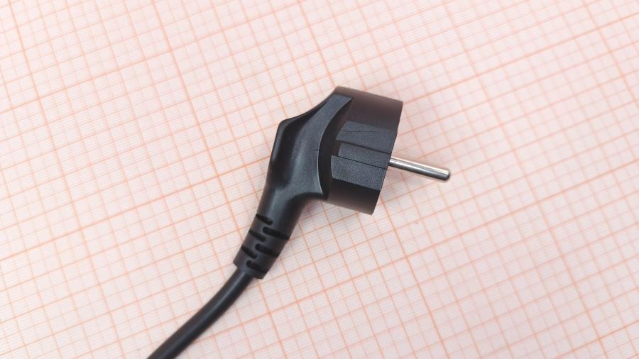 001-289-001 Кабель питания CEE7/7  CEE7/7 Угловой - IEC-C13 3G×0.75мм² 1.8M #4