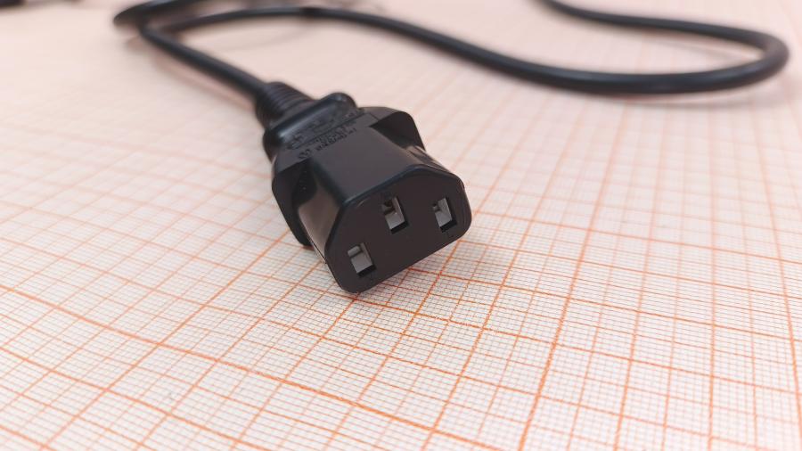 001-289-001 Кабель питания CEE7/7  CEE7/7 Угловой - IEC-C13 3G×0.75мм² 1.8M #6