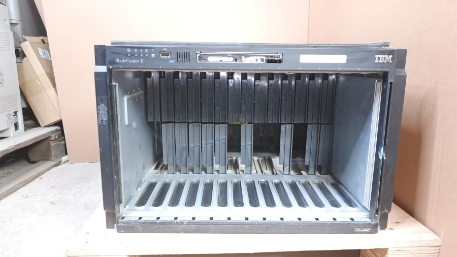 065-041-001 Chassis Blade-System IBM BladeCenter 25R8172 MT-8677 #2