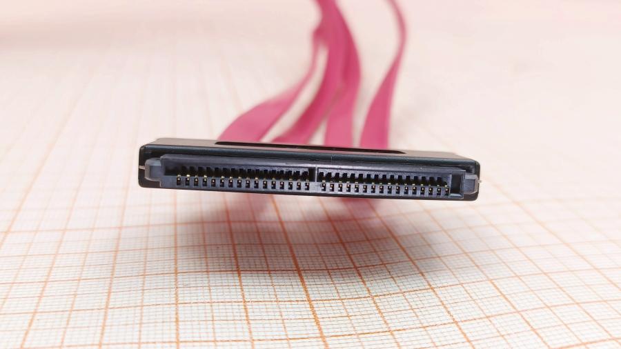 001-537-001 Кабель SFF  SFF-8484 (32Pin) -  4xSATA (7Pin) 0.5m #3