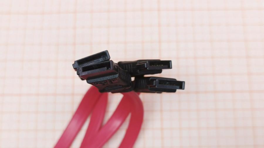 001-537-001 Кабель SFF  SFF-8484 (32Pin) -  4xSATA (7Pin) 0.5m #5