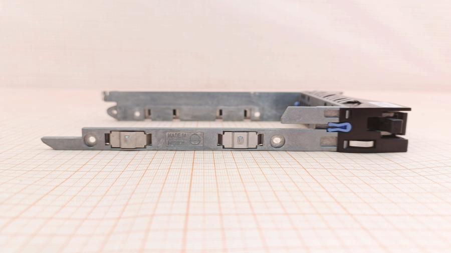 001-550-001 HDD-tray IBM 25R4100 #7