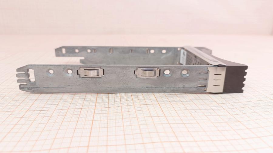 001-552-001 HDD-tray IBM 49Y1835 / 39M6036 #7