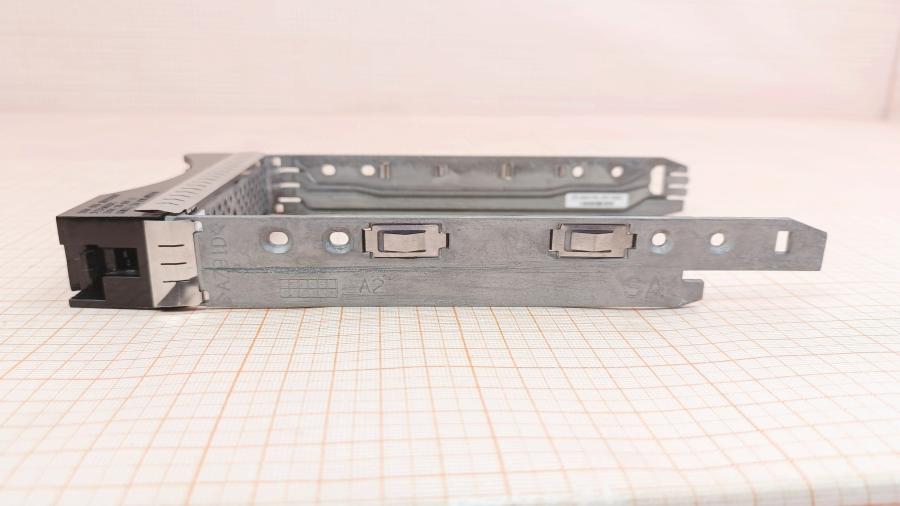 001-552-001 HDD-tray IBM 49Y1835 / 39M6036 #8