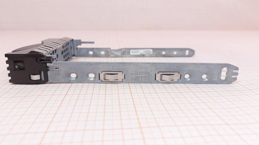 001-573-001 HDD-tray IBM 42R4125 / 42R4126 / 42R4127 #7