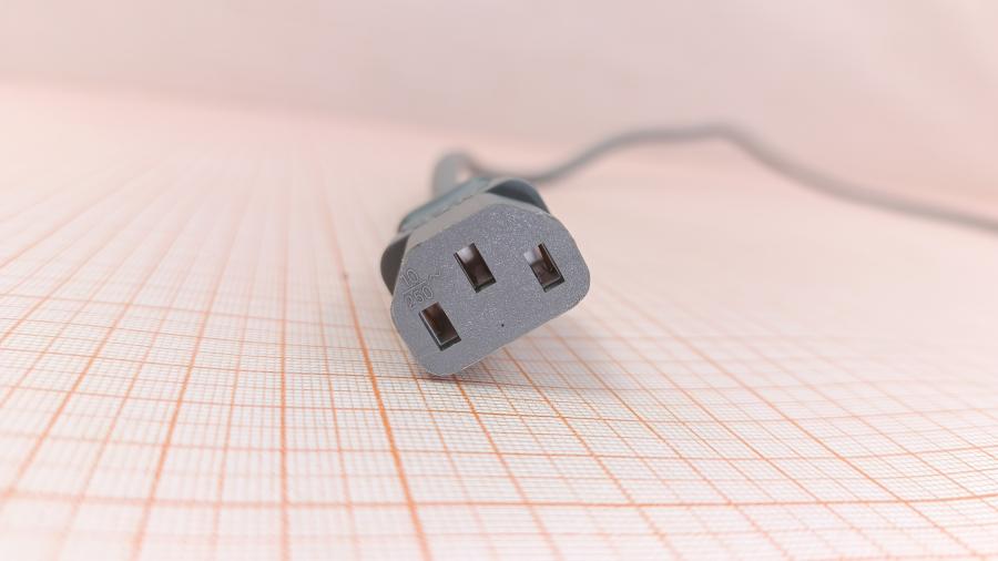 001-592-001 Кабель питания CEE7/7  CEE7/7 Угловой - IEC-C13 3G×1.0мм² 2M #5