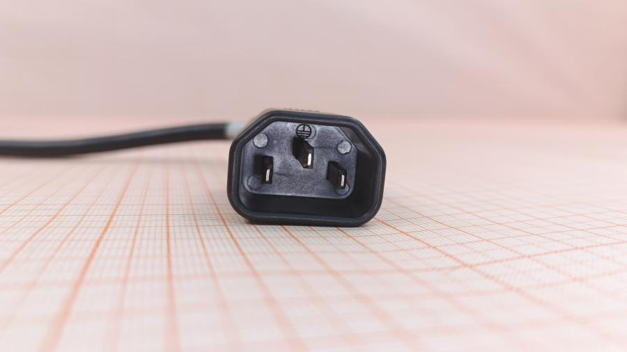 001-598-001 Удлинитель питания IEC-C14  IEC C13 Угловой - IEC C14 3G×1.0мм² 2.2m #3