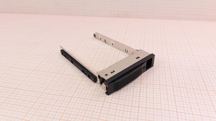 001-626-001 HDD-tray GIGABYTE 3.5" HDD-tray lock #1