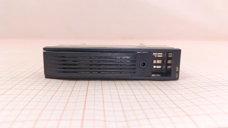001-626-001 HDD-tray GIGABYTE 3.5" HDD-tray lock #2