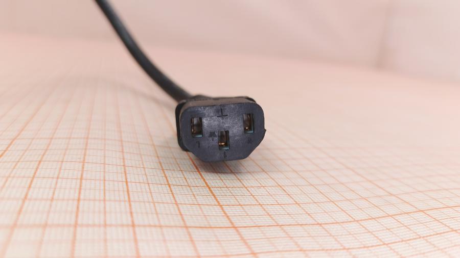 001-724-001 Удлинитель питания IEC-C14  IEC C13 - IEC C14 3G×1.0мм² 4m #4