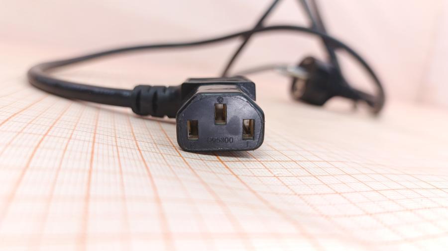 001-731-001 Кабель питания CEE7/7  CEE7/7 - IEC-C13 Угловой 3G×1.0мм² 1.8M #5
