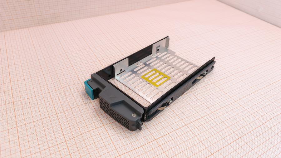 001-833-001 HDD-tray HITACHI 5529292-A #1