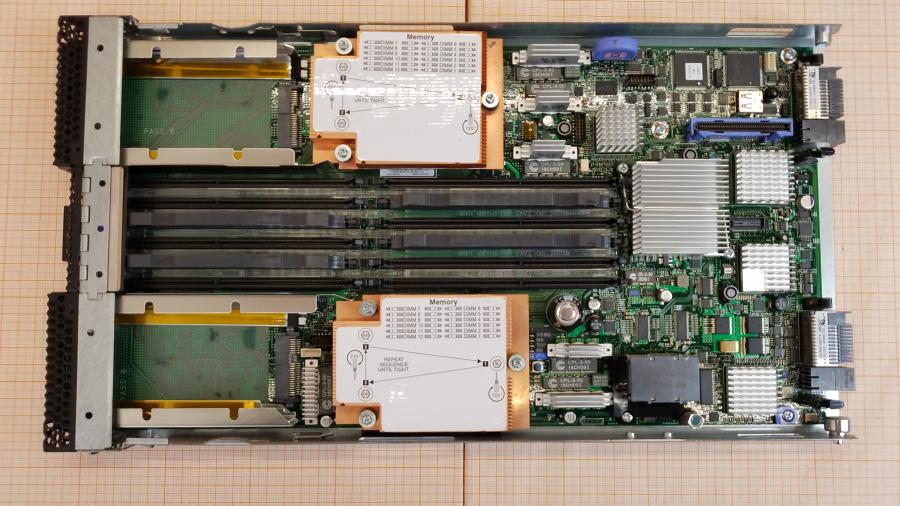107-054-001 Сервер Blade-System IBM HS22 49Y5118 MT: 7870 #7