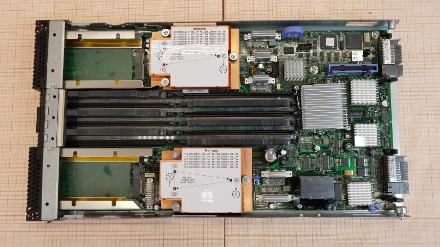 107-054-002 Сервер Blade-System IBM HS22 49Y5118 MT: 7870 #7