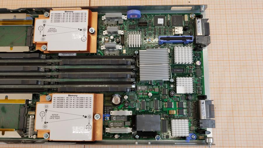 107-054-002 Сервер Blade-System IBM HS22 49Y5118 MT: 7870 #9